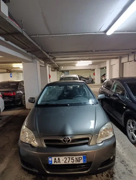 Tirane, shes makine Toyota Corolla Nafte, gri e erret automatik Kondicioner 280.000 km