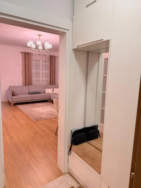 Tirane, shitet apartament 2+1 Kati 1, 92 m² 150.000 € (Fresku)
