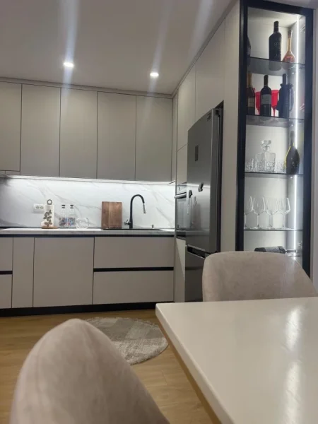 Tirane, shitet apartament 2+1 Kati 1, 92 m² 150.000 € (Fresku)