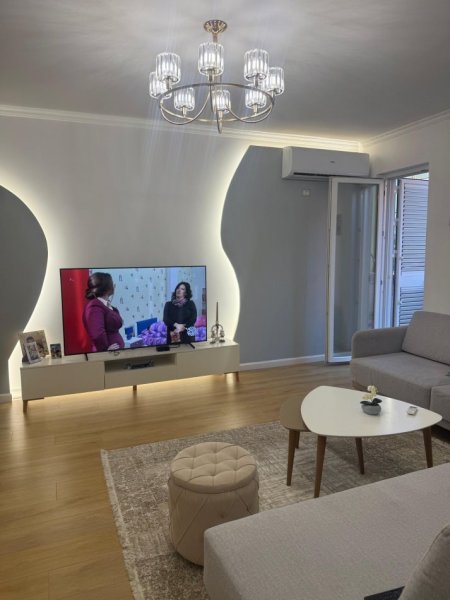 Tirane, shitet apartament 2+1 Kati 1, 92 m² 150.000 € (Fresku)