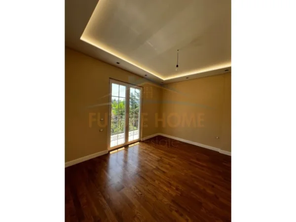 Tirane, shitet Vile 2 Katshe Kati 0, 270 m² 700.000 € (Fshati SOS, Sauk)