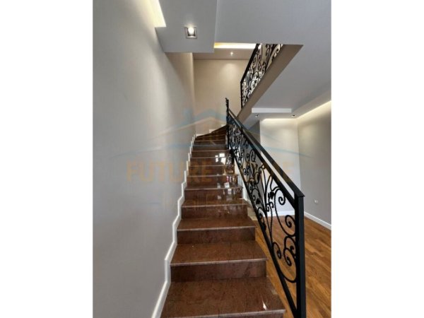 Tirane, shitet Vile 2 Katshe Kati 0, 270 m² 700.000 € (Fshati SOS, Sauk)