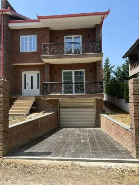 Tirane, shitet Vile 2 Katshe Kati 0, 270 m² 700.000 € (Fshati SOS, Sauk)