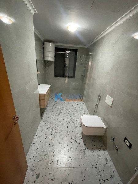 Tirane, jap me qera zyre Kati 2, 127 m² 700 € (9 Katshet)