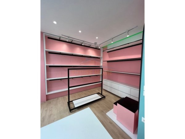 Tirane, shitet ambjent biznesi Kati 0, 25 m² 48.000 € (Fresku)