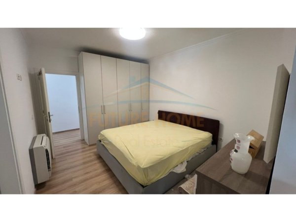 Tirane, jepet me qera zyre Kati 3, 135 m² 1.500 € (PAZARI I RI)