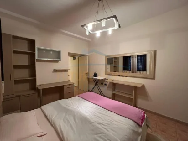 Tirane, jepet me qera apartament 3+1 Kati 2, 117 m² 832 € (SHKOLLA E BALETIT)
