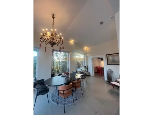 Tirane, shitet Vile 2 Katshe Kati 0, 2.250 m² 3.900.000 € (TEG)