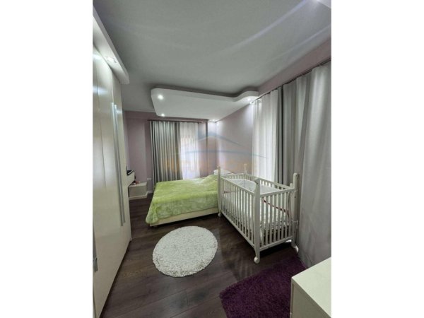Tirane, jepet me qera apartament 1+1+Ballkon Kati 1, 65 m² 600 € (Liqeni i Thate)