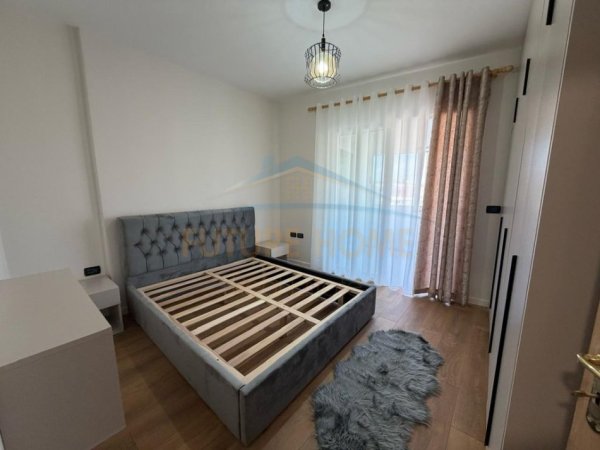 Tirane, shitet apartament 2+1+Ballkon Kati 8, 78 m² 127.000 € (Unaza e Re)