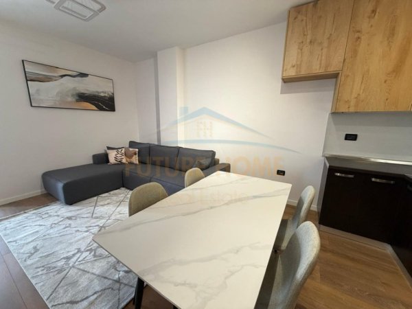 Tirane, shitet apartament 2+1+Ballkon Kati 8, 78 m² 127.000 € (Unaza e Re)