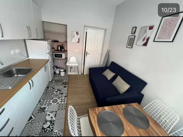 Tirane, jepet me qera apartament 1+1 , 900 € 