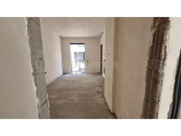 Tirane, shes apartament 2+1 Kati 2, 159 m² 284.525 € (Liqeni i thate)