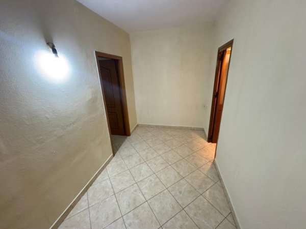 Tirane, jepet me qera apartament 1+1 , 250 € 