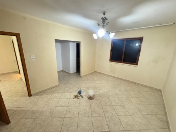 Tirane, jepet me qera apartament 1+1 , 250 € 