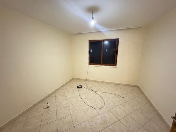 Tirane, jepet me qera apartament 1+1 , 250 € 