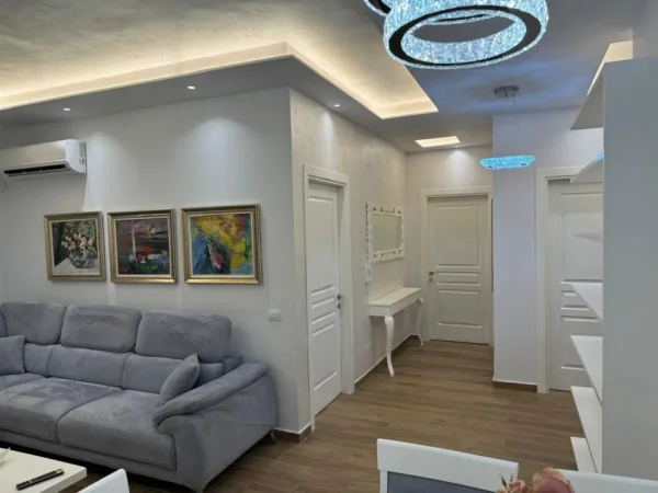 Tirane, jepet me qera apartament 2+1+Ballkon , 95 m² 600 € (Amerikan 3)