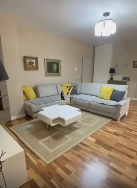 Tirane, jepet me qera apartament 1+1+Ballkon Kati 5, 70 m² 750 € (MYSLYM SHYR)