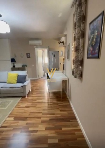 Tirane, jepet me qera apartament 1+1+Ballkon Kati 5, 70 m² 750 € (MYSLYM SHYR)