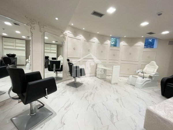 Tirane, jepet me qera ambjent biznesi Kati 0, 258 m² 4.080 € (RRUGA “ELBASANIT”, PRANË PARKUT TË LIQENIT)