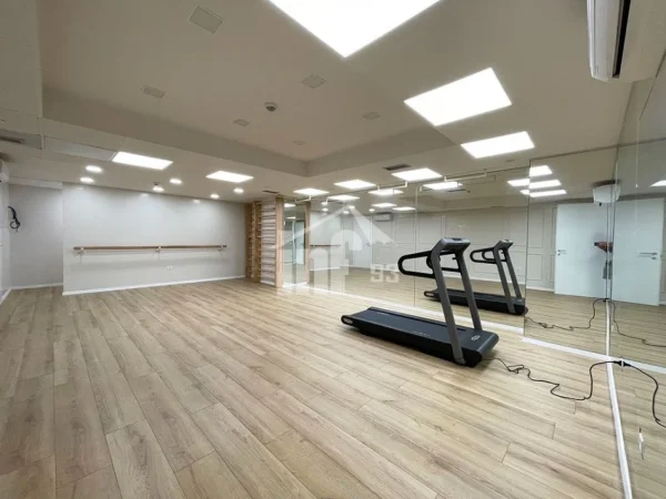 Tirane, jepet me qera ambjent biznesi Kati 0, 258 m² 4.080 € (RRUGA “ELBASANIT”, PRANË PARKUT TË LIQENIT)