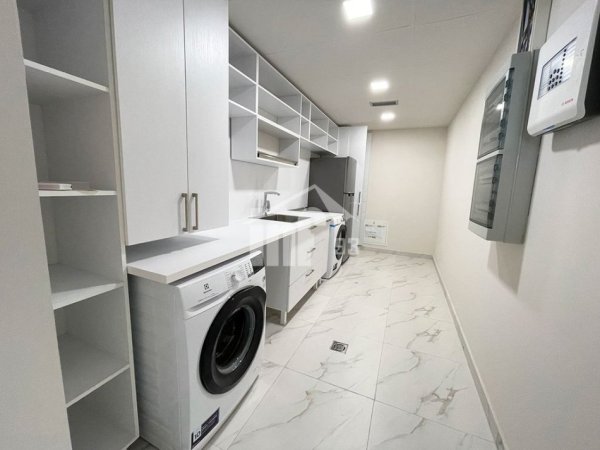 Tirane, jepet me qera ambjent biznesi Kati 0, 258 m² 4.080 € (RRUGA “ELBASANIT”, PRANË PARKUT TË LIQENIT)