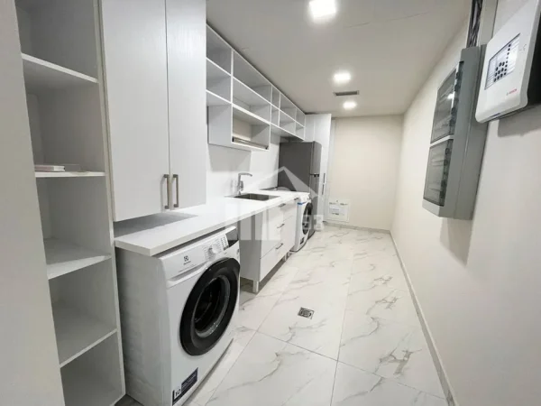 Tirane, jepet me qera ambjent biznesi Kati 0, 258 m² 4.080 € (RRUGA “ELBASANIT”, PRANË PARKUT TË LIQENIT)