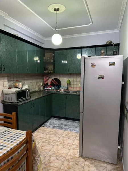 Tirane, shitet apartament 2+1+Ballkon Kati 4, 143.000 € (Rruga Don Bosko)