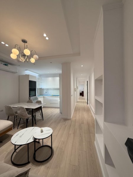 Tirane, jepet me qera apartament 2+1+Ballkon Kati 3, 900 € (Rruga Him Kolli)