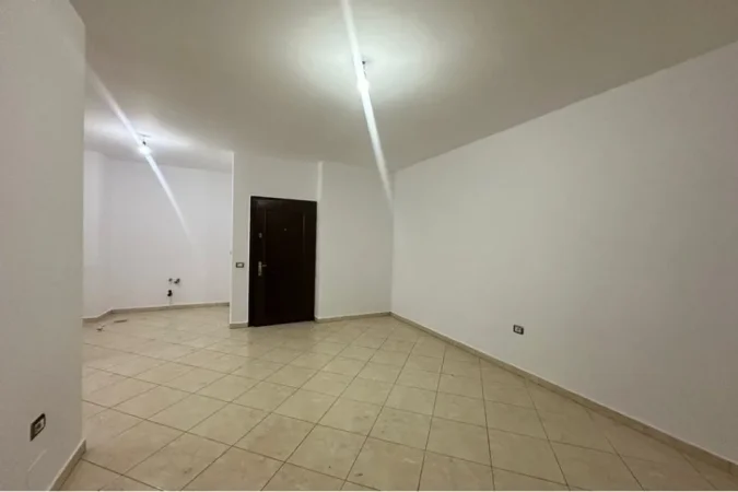 Tirane, shitet apartament 1+1 , 75 m² 95.000 € (Yzberisht, Pallatet Cabej)