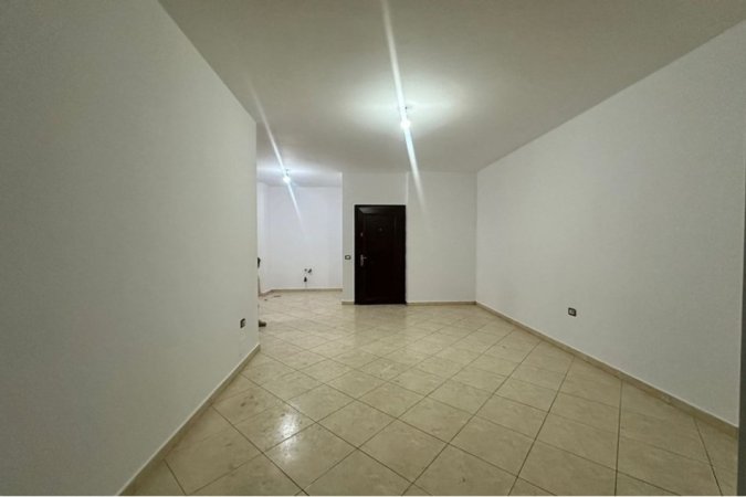Tirane, shitet apartament 1+1 , 75 m² 95.000 € (Yzberisht, Pallatet Cabej)