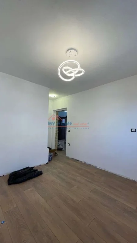 Tirane, shitet apartament 1+1+Ballkon Kati 4, 54 m² 140.000 € (Rruga Kongresi i Lushnjes)