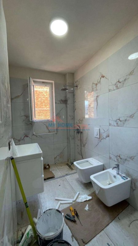 Tirane, shitet apartament 1+1+Ballkon Kati 4, 54 m² 140.000 € (Rruga Kongresi i Lushnjes)