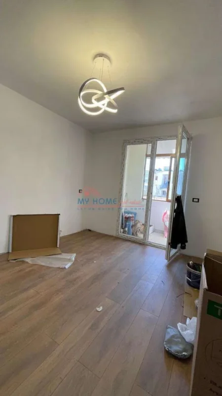 Tirane, shitet apartament 1+1+Ballkon Kati 4, 54 m² 140.000 € (Rruga Kongresi i Lushnjes)