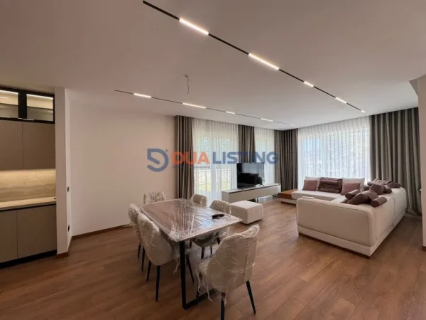 Tirane, jap me qera Vile , 425 m² 4.000 € (Liqeni i Thate Residenca Forest)