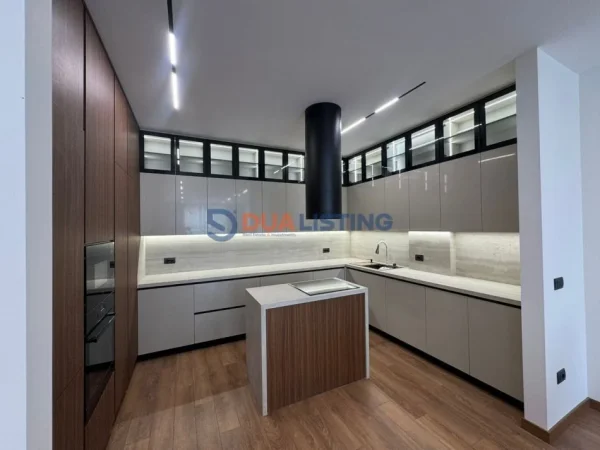 Tirane, jap me qera Vile , 425 m² 4.000 € (Liqeni i Thate Residenca Forest)