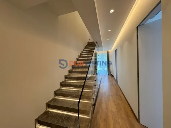 Tirane, jap me qera Vile , 425 m² 4.000 € (Liqeni i Thate Residenca Forest)