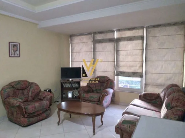 Tirane, jepet me qera apartament 1+1+Ballkon Kati 3, 56 m² 400 € (RRUGA PETRO NINI LUARASI)