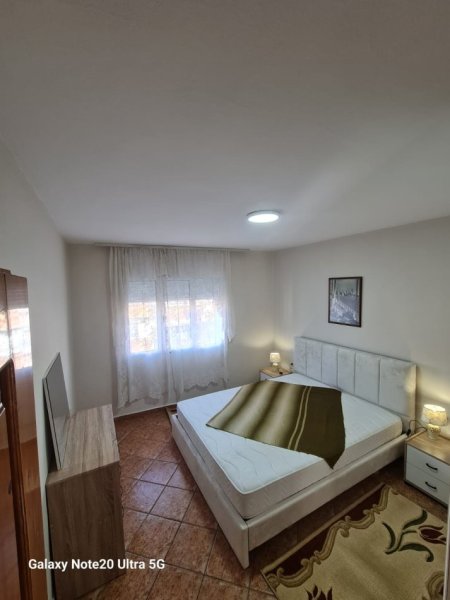 Tirane, jepet me qera apartament 2+1 , 95 m² 550 € (Pranë Drejtorisë së Higjenës / Restorant Pireu)