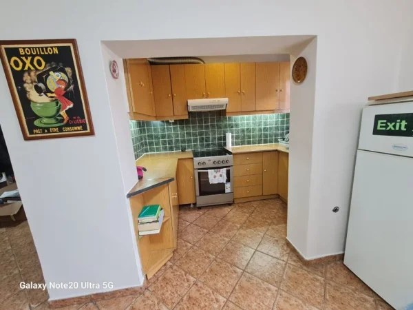 Tirane, jepet me qera apartament 2+1 , 95 m² 550 € (Pranë Drejtorisë së Higjenës / Restorant Pireu)