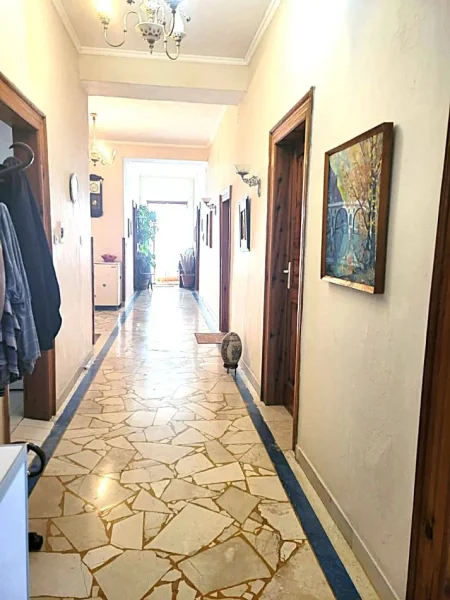 Berat, shitet nga Pronari, pa-komision Vile 2 Katshe ,