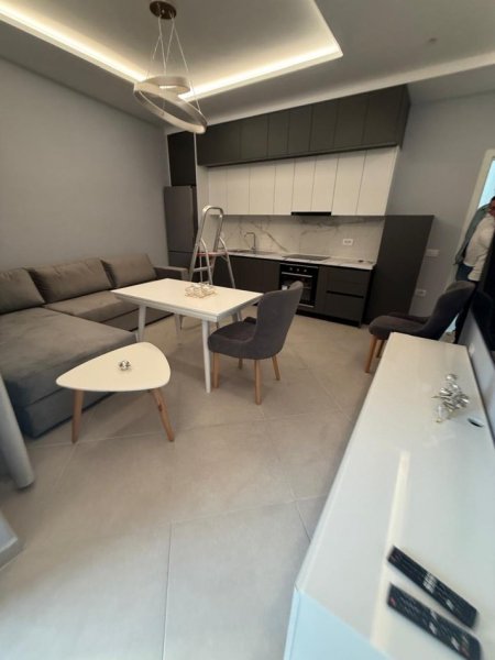 Tirane, jepet me qera apartament 1+1 Kati 5, 60 m² 400 € 