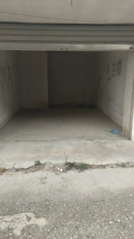 Tirane, shitet magazine Kati 0, 13 m² (Fresku)