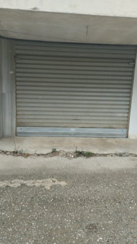 Tirane, shitet magazine Kati 0, 13 m² (Fresku)