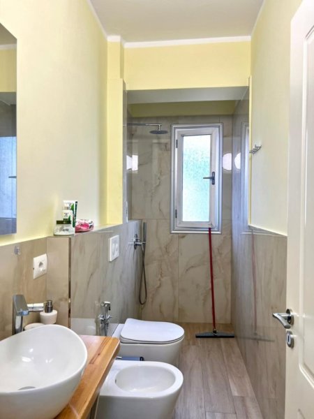 Vlore, jepet me qera apartament 1+1 Kati 8, 67 m² 500 € (Rruga Haziz Xhyherri)