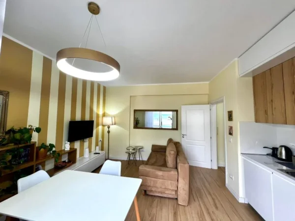 Vlore, jepet me qera apartament 1+1 Kati 8, 67 m² 500 € (Rruga Haziz Xhyherri)