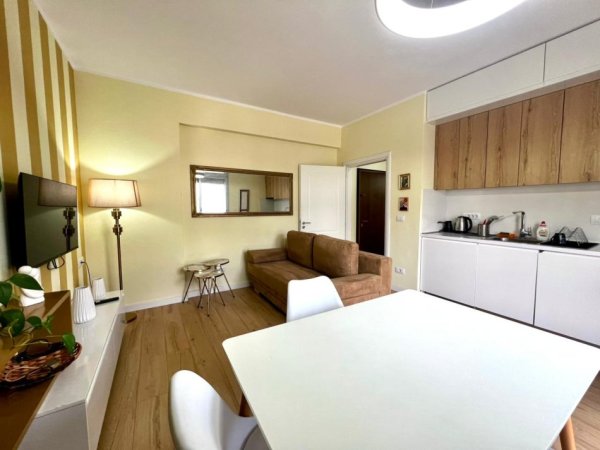Vlore, jepet me qera apartament 1+1 Kati 8, 67 m² 500 € (Rruga Haziz Xhyherri)