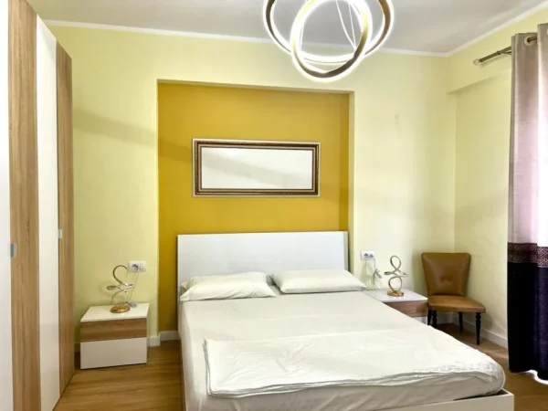 Vlore, jepet me qera apartament 1+1 Kati 8, 67 m² 500 € (Rruga Haziz Xhyherri)