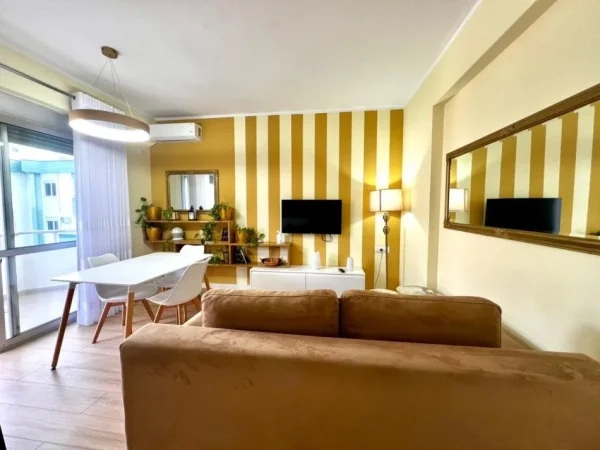 Vlore, jepet me qera apartament 1+1 Kati 8, 67 m² 500 € (Rruga Haziz Xhyherri)