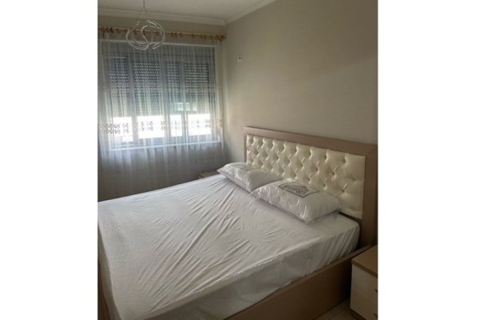 Tirane, jepet me qera apartament 2+1+Ballkon , 87 m² 500 € (Pallatet Cabej)